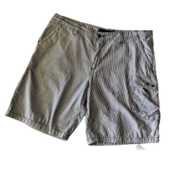 Oakley Men’s 36 Performance Golf Cargo Shorts Blue Pinstripe Hiking Trail EUC - Picture 1 of 12